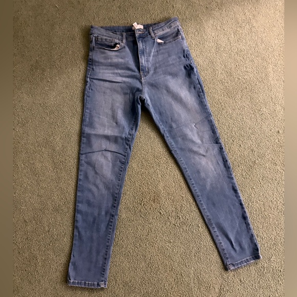 Forever 21 Light Blue Skinny Jeans - Picture 1 of 3